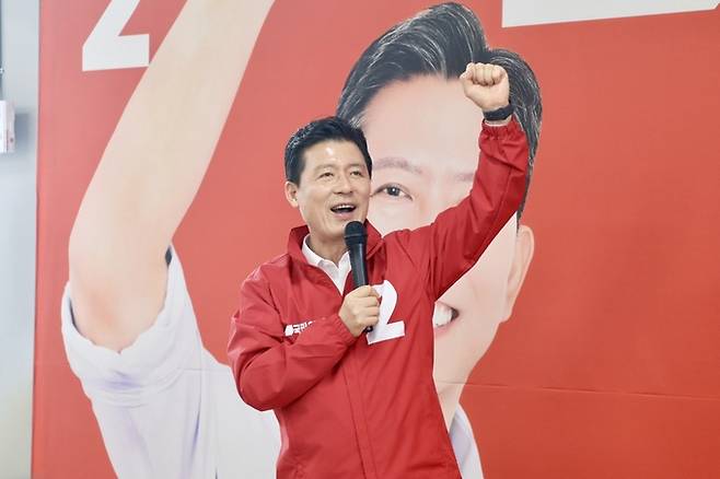 ▲ 구미시갑 선거대책위원장을 맡은 구자근 국회의원이 합동출정식에서 필승과 압승을 다짐하며 인사말을 하고 있다. 구자근 국회의원실 제공