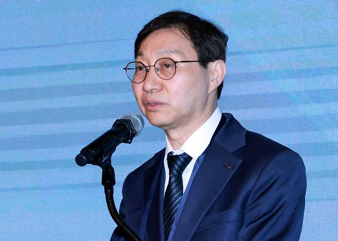 [이데일리 방인권 기자] 김성주 국민연금공단 이사장이 21일 서울 중구 더플라자호텔 그랜드볼룸에서 열린 '2026 글로벌 대체투자 컨퍼런스(GAIC)'에서 축사를 하고 있다.'2026 글로벌대체투자컨퍼런스'는 '사이클을 넘어: 구조적 변화에서 찾는 투자기회'를 주제로 인공지능(AI), 바이오테크, 사모대출 등 급변하는 투자 환경 속 핵심 자산군을 조망하기 위해 마련됐다.