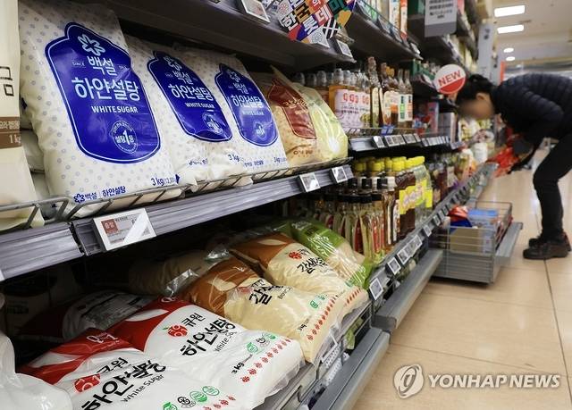 서울시내 한 대형마트에 설탕이 진열되어 있다(사진은 기사와 관계 없음). [연합뉴스]