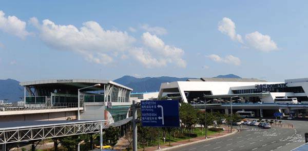 김해공항 국내선 청사. 국제신문DB