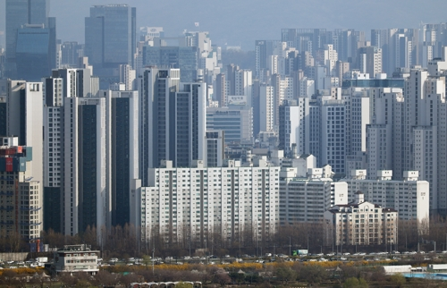 서울 한강 인근에서 바라본 서초구와 강남구 일대 아파트 모습. [연합뉴스]