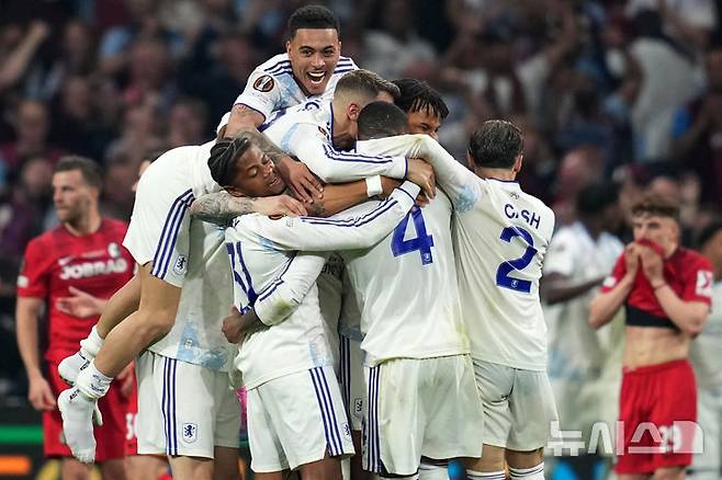 [이스탄불=AP/뉴시스] 2025~2026시즌 유럽축구연맹(UEFA) 유로파리그(UEL)에서 우승한 아스톤 빌라. 2026.05.21.