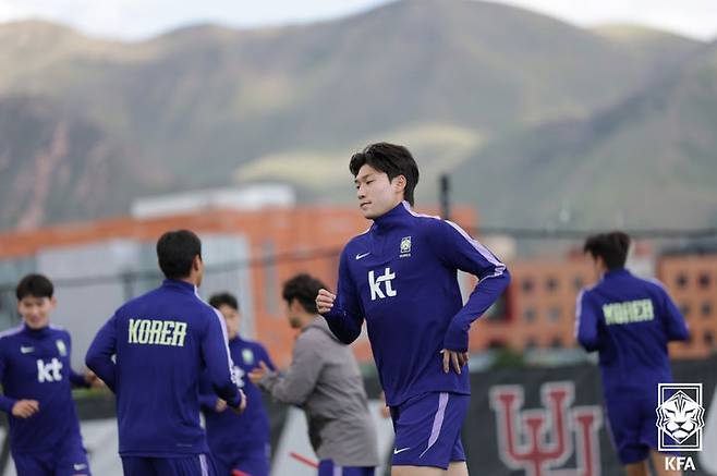 [서울=뉴시스] 2026 국제축구연맹(FIFA) 북중미 월드컵 사전훈련에 돌입한 축구대표팀 배준호가 20일(현지 시간) 미국 유타주 솔트레이크시티 유트사커필드에서 훈련하고 있다. (사진=대한축구협회 제공) 2026.05.21. photo@newsis.com *재판매 및 DB 금지