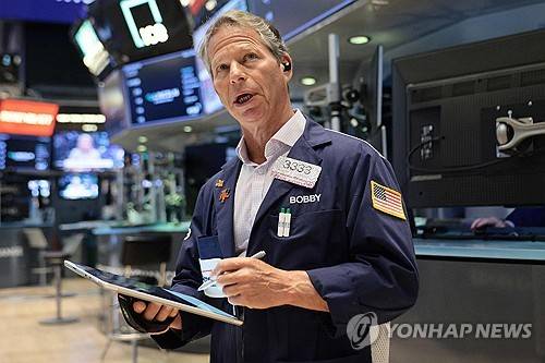 20일(현지시간) 뉴욕증권거래소(NYSE) 트레이더 [AFP=연합뉴스 제공]