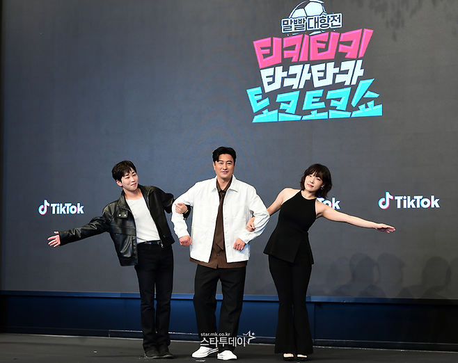 딘딘-안정환-이은지. 사진ㅣ강영국 기자