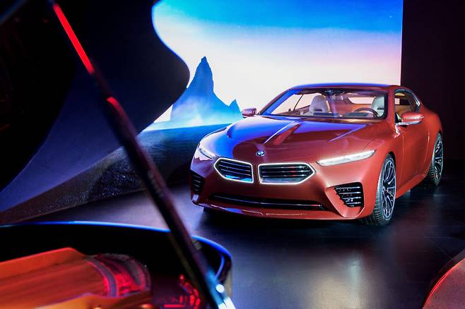 BMW 엑설런스 라운지에 전시된 2026 BMW 콘셉트 스피드탑 (사진=BMW 코리아)