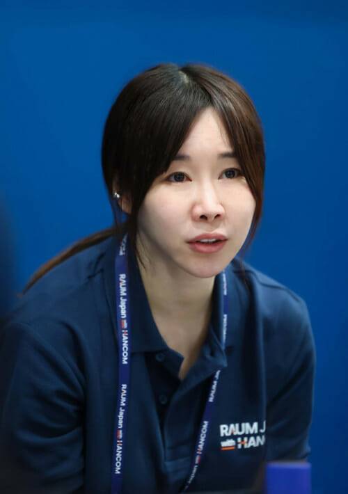 김연수 한컴 대표가 지난달 8일 일본 도쿄에서 개막한 '재팬 IT 위크 스프링 2026'에 마련된 한컴 부스에서 인터뷰를 하고 있는 모습 (사진=한컴)