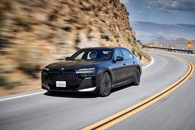 BMW 뉴 i7 xDrive60 M 스포츠 패키지. BMW코리아