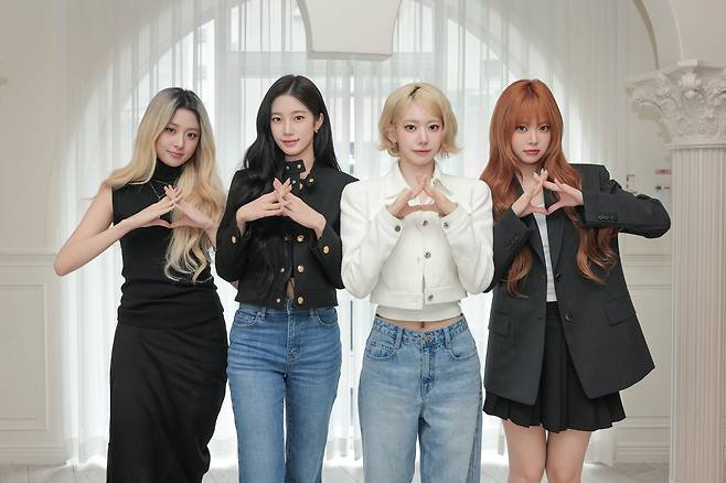 그룹 르세라핌. 왼쪽부터 멤버 허윤진, 카즈하, 사쿠라, 홍은채./ 사진제공=쏘스뮤직
