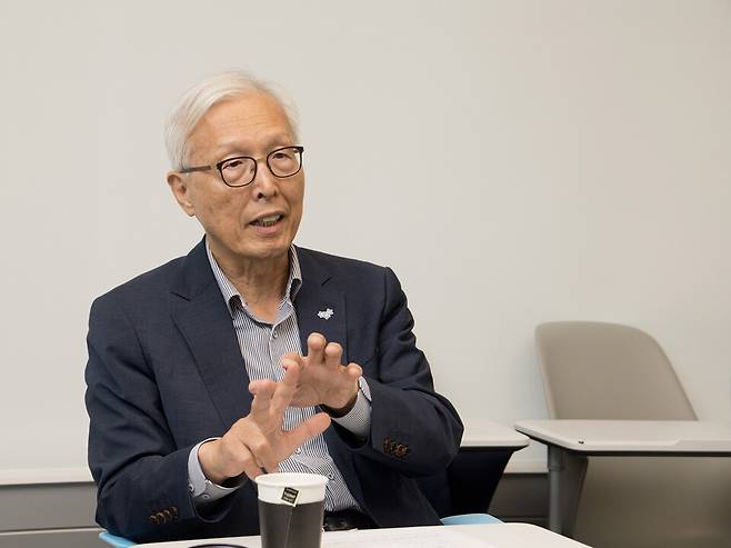 신각수 전 주일대사가 5월20일 서울 중구의 한 사무실에서 시사저널과 인터뷰 하고 있다. ⓒ시사저널 이종현