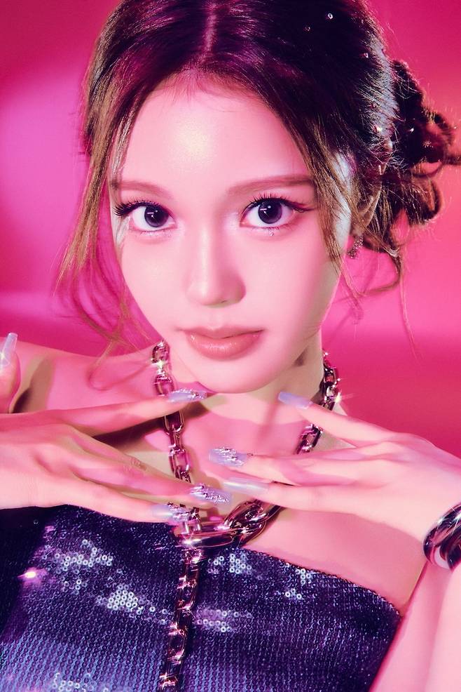 The group izna has unveiled the second set of individual and group concept photos for their third mini-album, Love All, showcasing a retro-futurism style. Utilizing metallic outfits and neon lighting, the members visually embodied the albums message of finding their own unique rhythm.These concept photos emphasize a cosmic and futuristic atmosphere, maximizing iznas unrivaled cosmic mood. While the first concept photos were set against a dreamy night backdrop, this time they present a more expanded visual narrative through a three-dimensional aura.izna has expanded their global fandom by proving their limitless ability to execute concepts with every activity. Having matured in all aspects, including vocals and performance, they are expected to create a fresh wave in the K-pop scene this summer with this new release.The third mini-album, Love All, will be released on various music streaming platforms on June 8 at 6 PM. On the same day at 8 PM, they are scheduled to hold a fan showcase at Blue Square Hall in Yongsan-gu, Seoul, where they will unveil the performances of their new songs for the first time.
