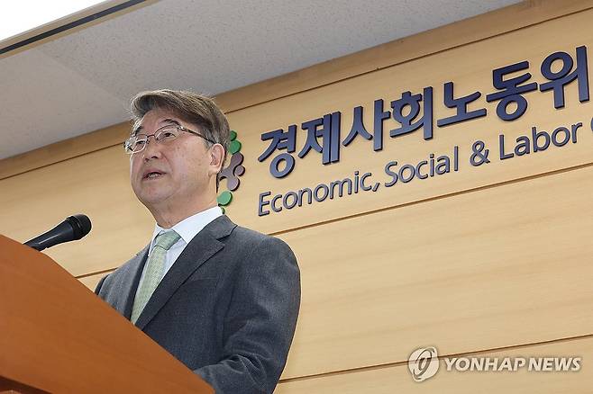 김지형 경제사회노동위원회 위원장 [연합뉴스 자료사진]