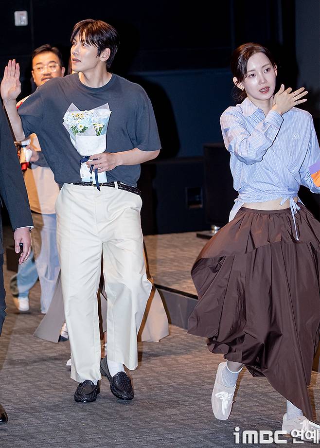 Actor Ji Chang-wook attended an official event and posed for photos, flashing a bright smile at the press. Ji Chang-wook captivated attention on set with his relaxed demeanor and various poses.