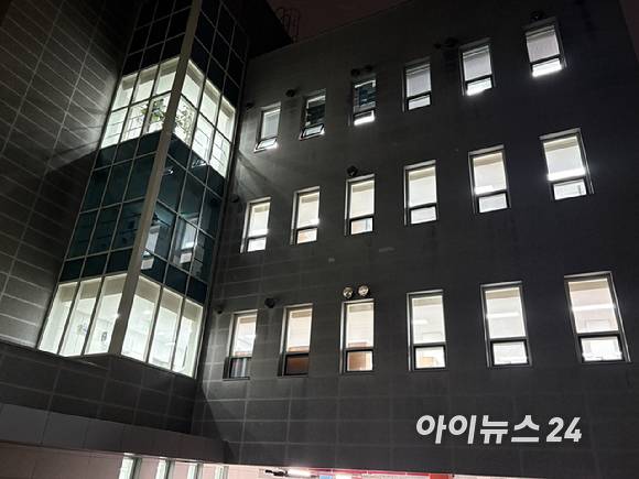 삼성전자 노사 교섭이 진행된 경기지방고용노동청 청사 모습. 노사는 20일 밤 10시 30분경 4층 회의실에서 막판 협상을 벌인 끝에 잠정합의에 도달했다. [사진=권서아 기자]