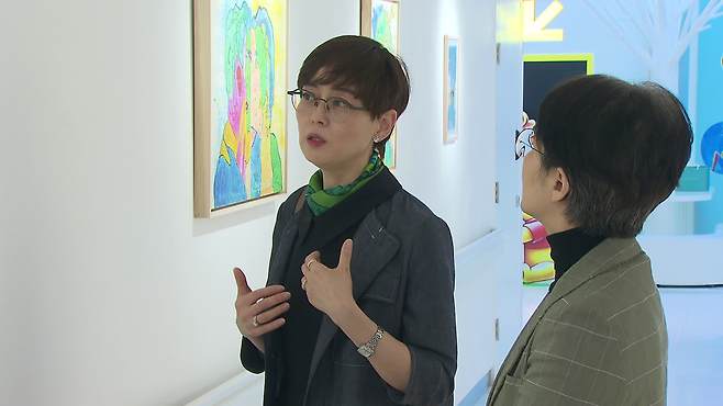편집기자로 일하기도 했던 장윤경 씨. 지금은 아들의 매니저이자 장애 전문 인터넷 매체인 ‘에이블뉴스’ 칼럼니스트로 일하고 있다.