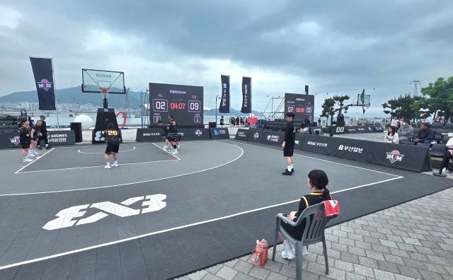 23일 부산 송도 오션파크 특설 코트에선 제2회 BNK 썸 전국 3x3 농구대회 및 2026 KXO 3x3 부산 STOP이 열리고 있다. 사진=KXO 제공