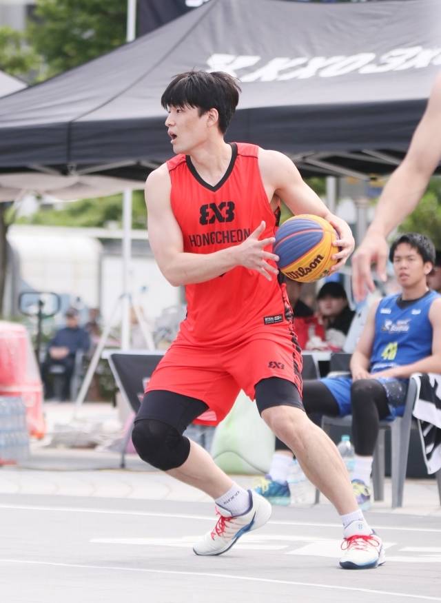 23일 부산 송도 오션파크 특설 코트에서 열린 제2회 BNK 썸 전국 3x3 농구대회 및 2026 KXO 3x3 부산 STOP. 고양 소노에서 FA가 된 문시윤이 오랜만에 3x3 무대를 찾았다. 사진=KXO 제공