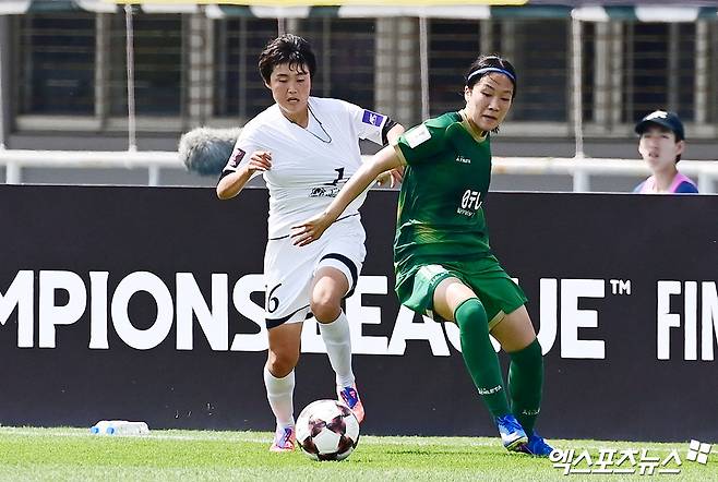 북한 내고향여자축구단 23일 오후 수원종합운동장에서 열린 2025-2026시즌 아시아축구연맹(AFC) 여자 챔피언스리그(AWCL) 결승전에서 일본 도쿄 베르디에 1-0으로 이겼다. 내고향은 전신인 AFC 여자 클럽 챔피언십을 포함해 이 대회에서 북한 팀으로는 처음으로 정상에 올랐다. 수원, 박지영 기자