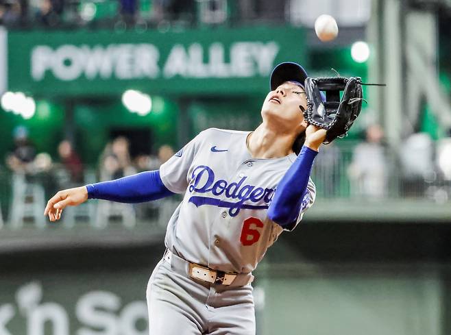 LA 다저스 김혜성이 23일(한국시간) 미국 위스콘신주 밀워키의 아메리칸패밀리필드에서 열린 2026 미국 메이저리그(MLB) 밀워키 브루어스와의 원정경기에 9번타자 겸 2루수로 선발 출전해 2타수 무안타를 기록했다. 다저스는 1-5로 패하며 2연승을 마감했다. 연합뉴스