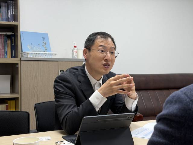 더불어민주당 김상욱 울산시장 후보는 지난 21일 <부산일보>와의 인터뷰에서 “청년이 떠나지 않고, 기득권 없이 실력으로 경쟁할 수 있는 도시를 만들겠다”고 강조했다. 김상욱 후보 캠프 제공