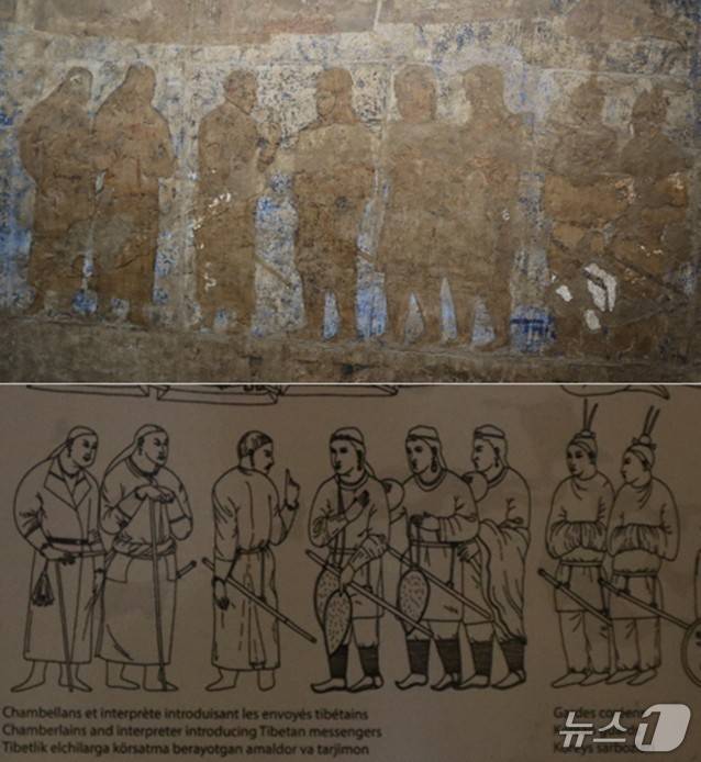우즈베키스탄 사마르칸트에 있는 아프로시압 박물관의 궁전 벽화(상단)에서 두 고구려 사신의 모습이 보인다.  오른쪽에 조우관(새 깃털 장식이 달린 모자)을 쓰고 환두대도(자루 끝에 고리가 달린 칼)를 찬 두 명이 고구려 사신이다.   ⓒ 뉴스1 김정한 기자