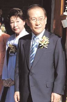 이회장 전 한나라당 총재와 부인 한인옥 여사의 2009년 모습. -국회사진기자단