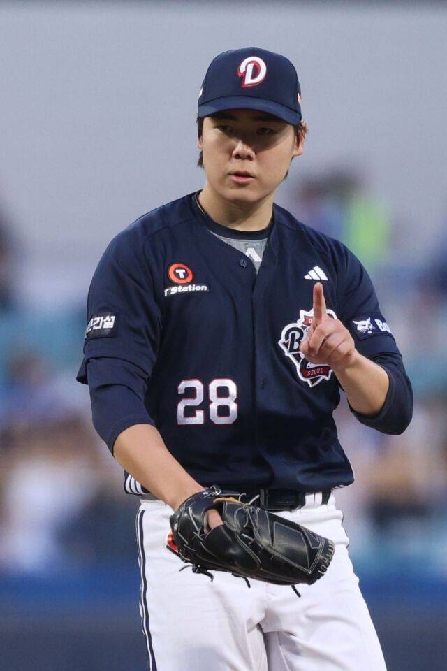 최승용이 시즌 5패 째를 떠안았다./두산 베어스