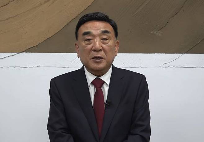 [울산=뉴시스] 국민의힘 김두겸 울산시장 후보가 박맹우 무소속 후보에게 단일화를 촉구하는 영상  (사진=김두겸TV 갈무리) 2026.05.24. photo@newsis.com *재판매 및 DB 금지