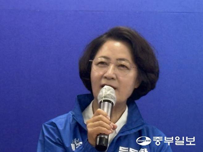추미애 더불어민주당 경기도지사 후보 25일 수원 마라톤빌딩에서 열린 선거대책위원회 공개회의에서 발언을 하고 있다. 이지은기자
