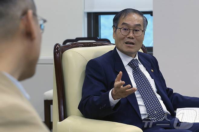 이용철 방위사업청장은 한국 방산업의 비약적 성과를 평가하면서도 일본 등 새로운 경쟁국을 이길 수 있는 새로운 제도 도입의 필요성을 역설했다. 2026.5.21 ⓒ 뉴스1 박정호 기자
