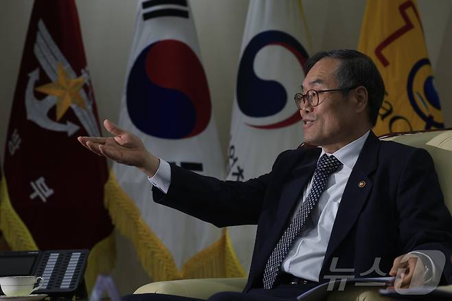 이용철 방위사업청장은 캐나다 잠수함 사업(CPSP) 수주에 성공하면  '방산 세계 4강'으로서의 한국의 입지가 높아질 것이라고 말했다. 2026.5.21 ⓒ 뉴스1 박정호 기자