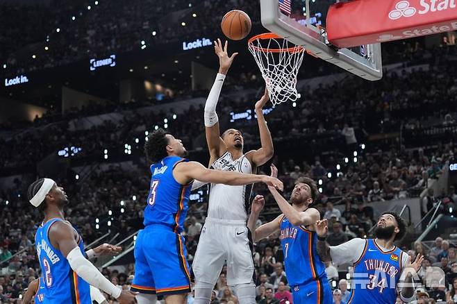 [샌안토니오=AP/뉴시스]NBA 샌안토니오의 웸반야마. 2026.05.24.