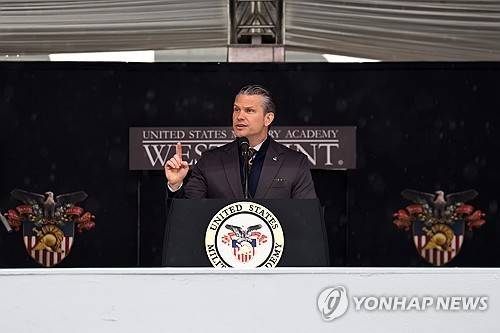 육사 졸업식서 연설하는 헤그세스 미 국방장관 [미 뉴욕주 UPI=연합뉴스 재판매 및 DB금지]