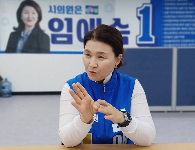 임애숙 인천시의원 후보가 26일 남동구 구월동 선거사무소에서 인터뷰를 하고 있다. (사진 = 이종일 기자)