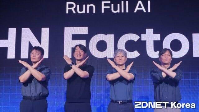 (왼쪽부터) 김태형 NHN클라우드 CTO, 김동훈 대표, 강민수 CIO, 안성민 NHN엔터프라이즈 대표가 '팩토리X' 출범 기념촬영을 하고 있다. (사진=지디넷코리아)