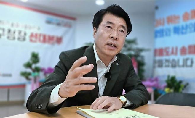 서강석 송파구청장 후보는 대형 개발사업의 막힘없는 추진을 주요 공약으로 제시했다. 선거사무소 제공.