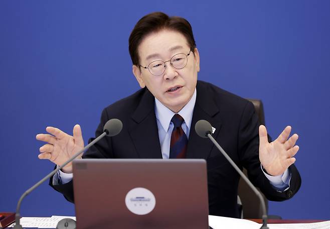 이재명 대통령이 26일 청와대에서 열린 국무회의 겸 비상경제점검회의에서 발언하고 있다. 연합뉴스