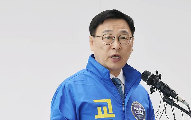 정근식 서울교육감 후보가 26일 서울 용산구 서울교육청에서 공약 발표를 하고 있다. 연합뉴스