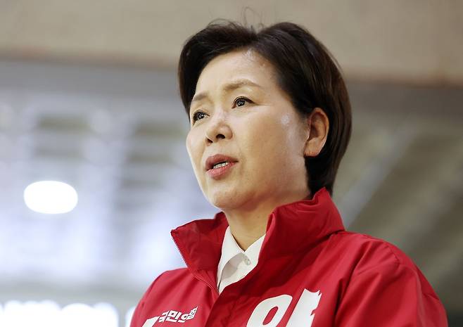 양향자 국민의힘 경기지사 후보가 26일 '황현희의 불편한 여의도'에 출연한다. 사진은 지난 18일 서울 서초동에서 이명박 전 대통령을 예방한 뒤 취재진 질문에 답하고 있는 양 후보. 뉴스1