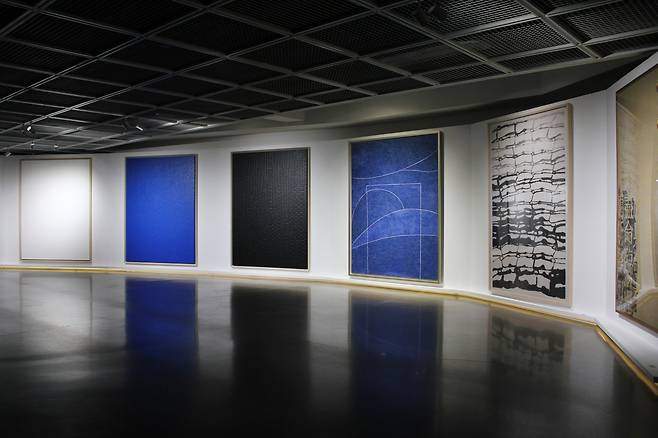 Korean dansaekhwa artist Kim Whan-ki's works are seen at Seokpajeong Seoul Art Museum in Jongno District, central Seoul on June 12, 2024. [NEWS1]