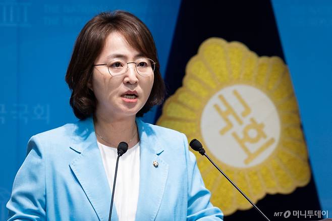 (서울=뉴스1) 유승관 기자 = 이주희 더불어민주당 원내대변인이 26일 서울 여의도 국회 소통관에서 현안 브리핑을 하고 있다. 2026.5.26/뉴스1  Copyright (C) 뉴스1. All rights reserved. 무단 전재 및 재배포,  AI학습 이용 금지. /사진=(서울=뉴스1) 유승관 기자