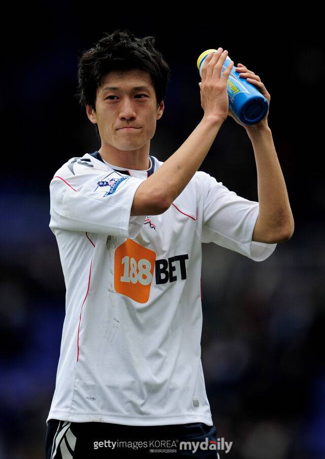 2009년부터 2915년까지 볼턴에서 활약한 이청용. 볼턴은 지난 24일 챔피언십(2부리그) 승격을 이뤄냈다./게티이미지코리아