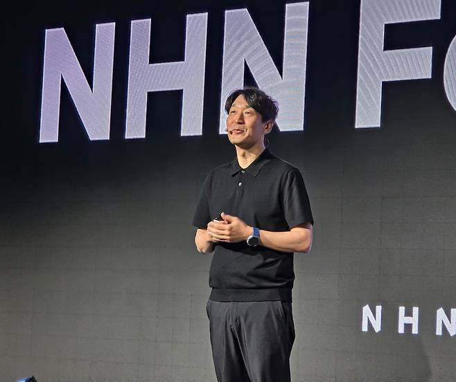 NHN 팩토리X 소개하는 김동훈 NHN클라우드 대표     (서울=연합뉴스) 김주환 기자 = 김동훈 NHN클라우드 대표가 26일 서울 중구 더플라자호텔 서울에서 열린 기자 간담회 자리에서 인공지능(AI) 풀스택 브랜드 'NHN 팩토리X'를 소개하고 있다. 2026.5.26 jujuk@yna.co.kr