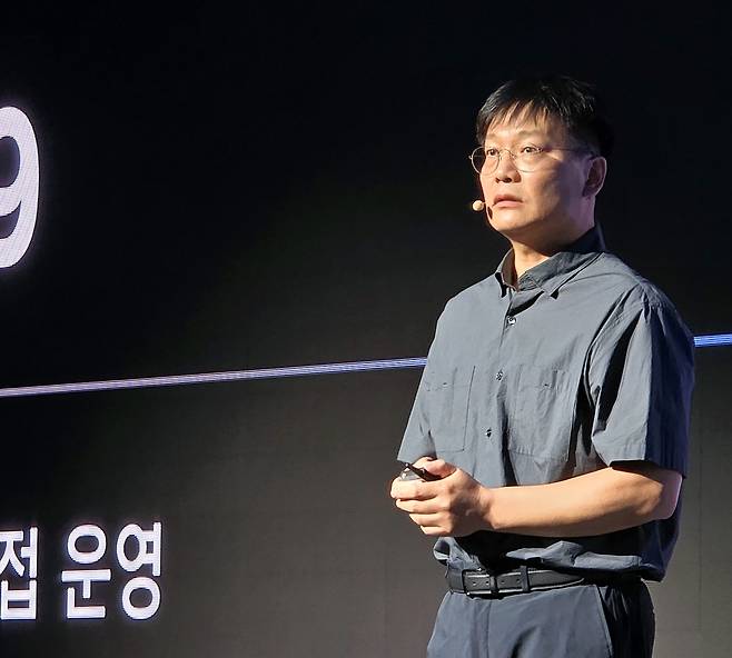 NHN클라우드 서비스 소개하는 김태형 CTO (서울=연합뉴스) 김주환 기자 = 김태형 NHN클라우드 최고기술책임자(CTO)가 26일 서울 중구 더플라자호텔 서울에서 열린 기자 간담회 자리에서 인공지능(AI) 풀스택 브랜드 'NHN 팩토리X'의 AI 기반 서비스를 소개하고 있다. 2026.5.26 jujuk@yna.co.kr
