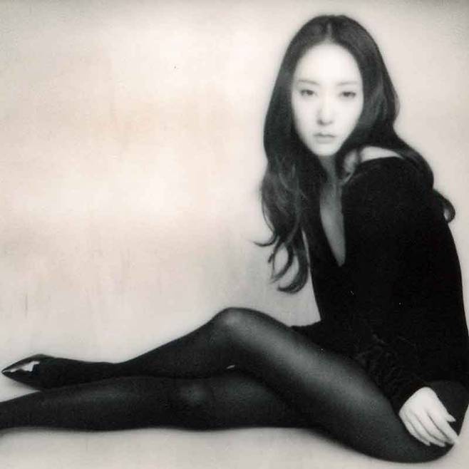 가수 겸 배우 크리스탈 새 싱글 'PWLT' 이미지 [BANA 제공. 재판매 및 DB 금지]