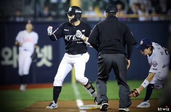 26일 KT가 서울 잠실구장에서 열린 2026 신한 SOL KBO리그 두산과 원정 경기에서 6-0으로 승리했다. (KT 허경민 / 4타수 2안타, 3타점, 1득점). /사진=KT 위즈