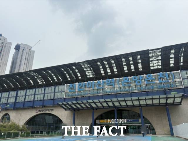 이번 지선과 동시에 치러지는 충남 아산시을 국회의원 보궐선거는 정당 지지 성향과 후보 개인 인지도가 복합적으로 작용하고 있다. 사진은 26일 천안아산역의 모습. /천안=김수민 기자