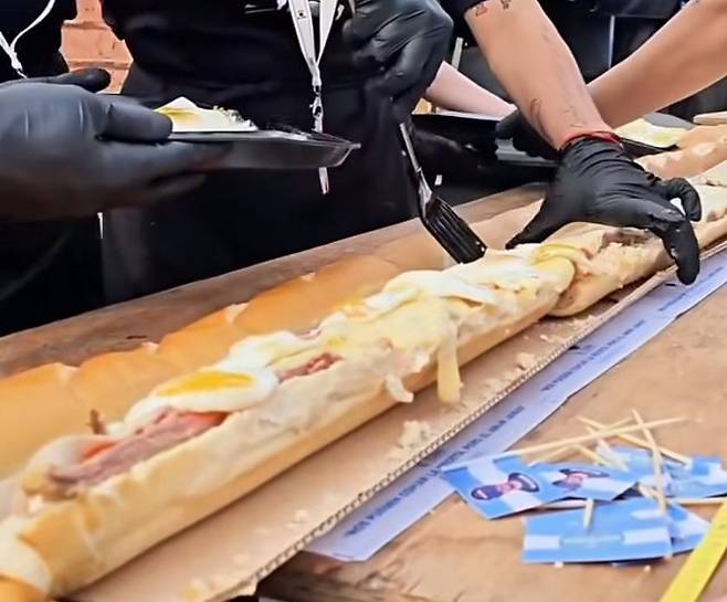 아르헨티나에서 열린 세계 최장 샌드위치 도전 행사. 사진 소셜미디어 캡처