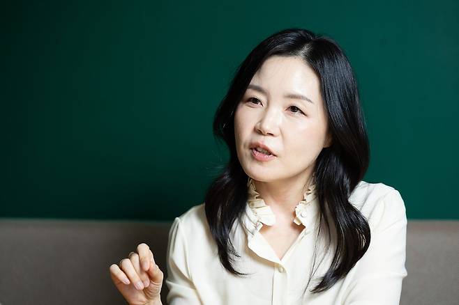 순자산 40억 원의 파이어족인 김운아 작가가 30일 서울 상암동 중앙일보 본사에서 인터뷰를 하고 있다. 우상조 기자