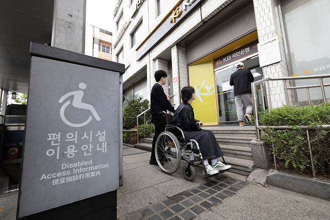 The cursed 35 stairs at Seoul’s busiest subway station for older adults ...